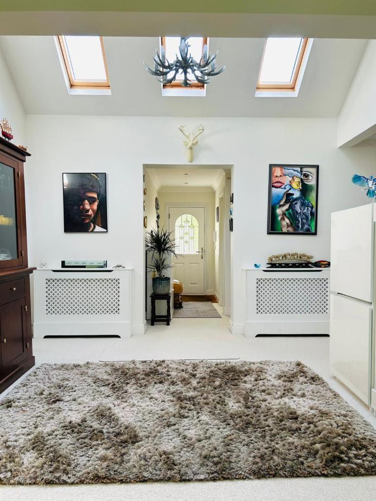 Serene Spacious Room Staines-upon-Thames Exterior foto
