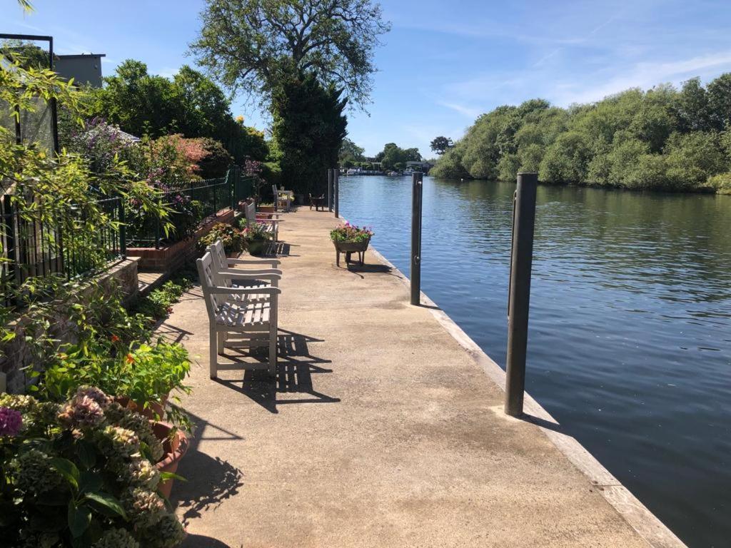 Serene Spacious Room Staines-upon-Thames Exterior foto